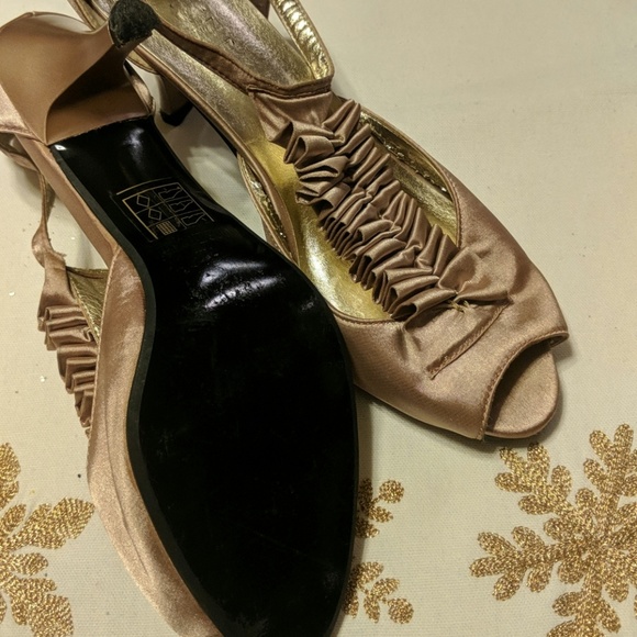 Gently used gold heels - Picture 2 of 3